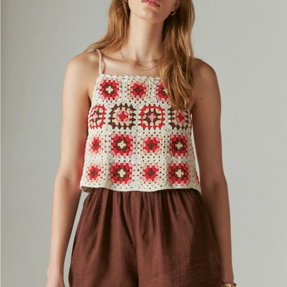 ☘️ NEW ☘️ Stylish Crochet Patterned Romper in Red and Cream ☘️ Medium